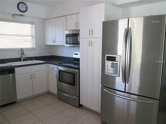 4th image of 955 Cherry Hills Dr