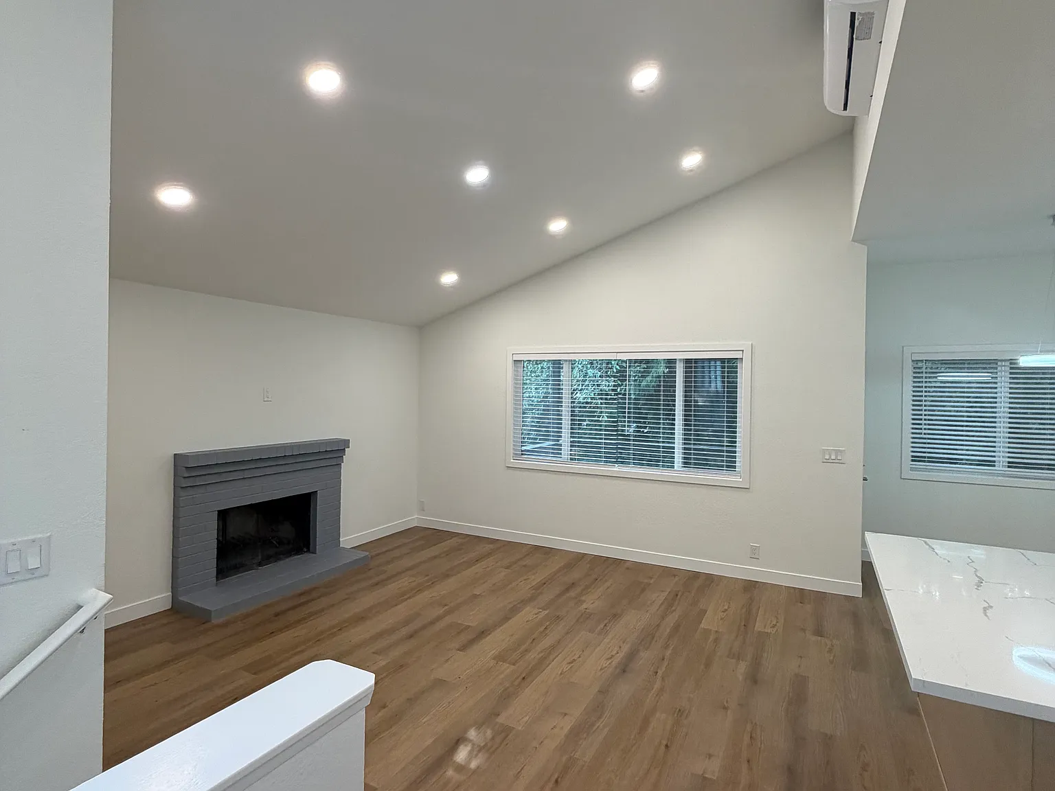 2 bed, 1040 sqft, $2,650 — Photo 2