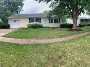 3106 Maplecrest Rd, Bettendorf, IA 52722