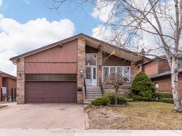 704 Hillman Cres, Mississauga, ON L4Y 2J2