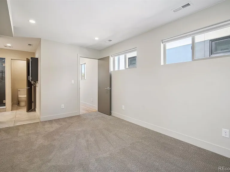 1386 Zenobia St — Photo 29