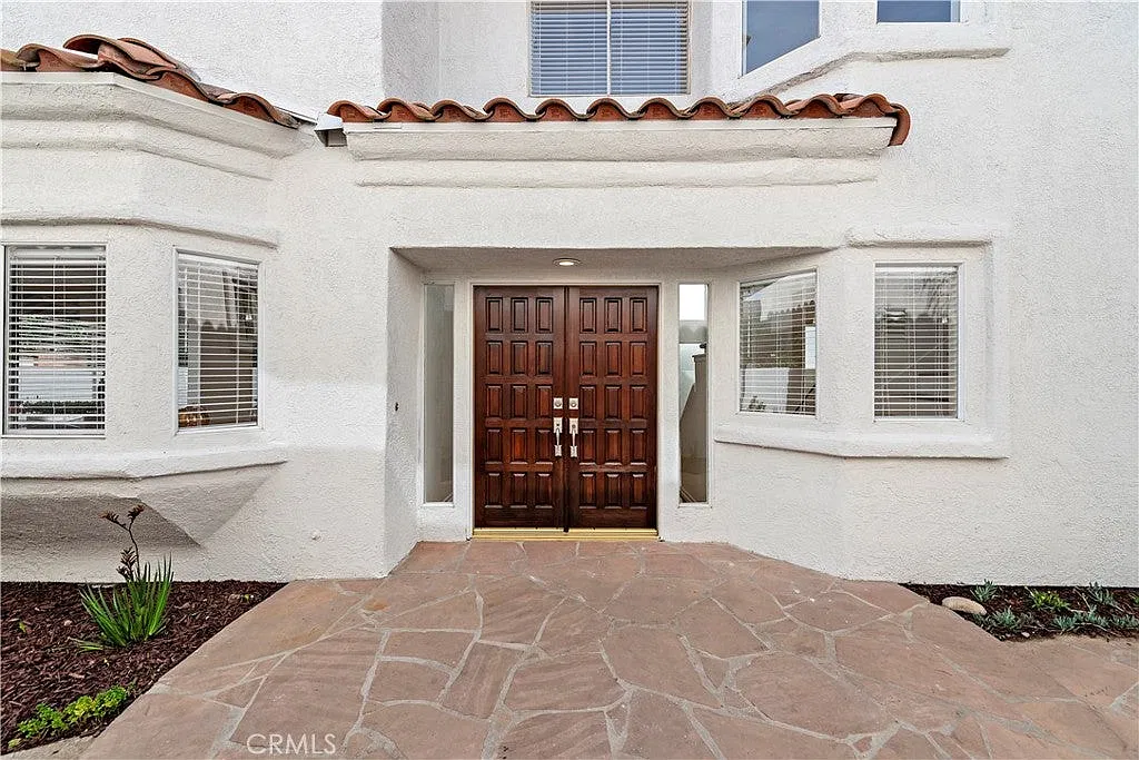 3 bed, 2.5 bath, 1955 sqft, $6,350 — Photo 4