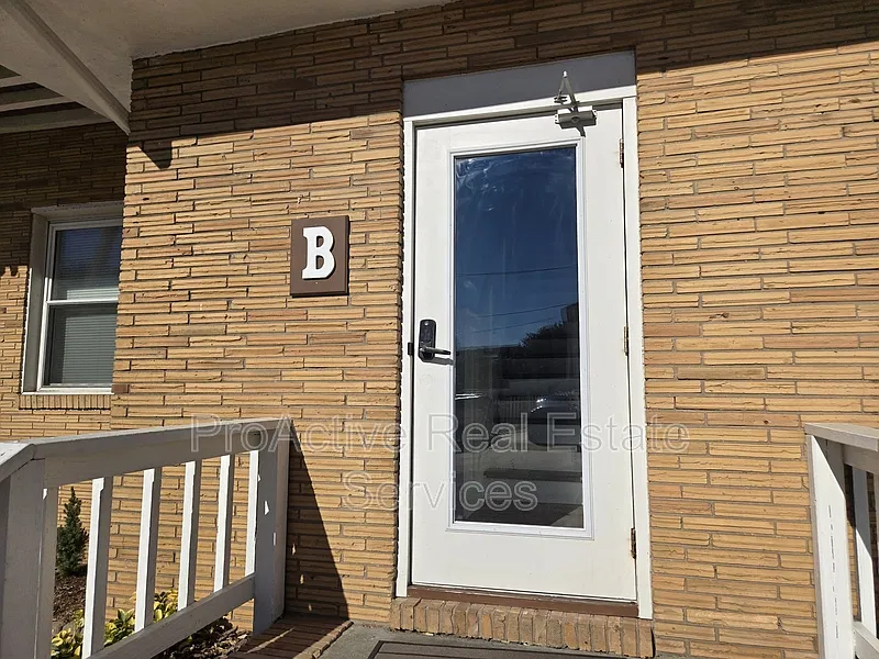 2 bed, 1.0 bath, $1,750 — Photo 4