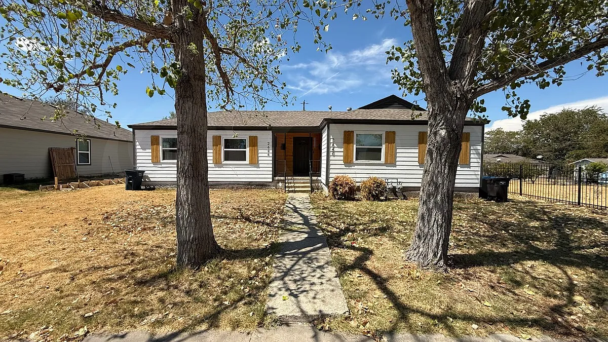 2 bed, 1.0 bath, 739 sqft, $1,500 — Photo 1