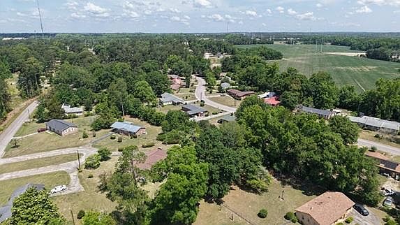 4th image of 741 Cherry Ln