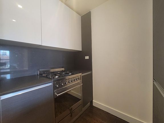 4th image of 666 W End Ave APT 16