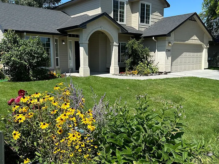 3795 N McKinley Park Ave — Photo 1