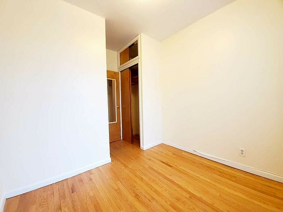 3rd image of 662 39th St #19