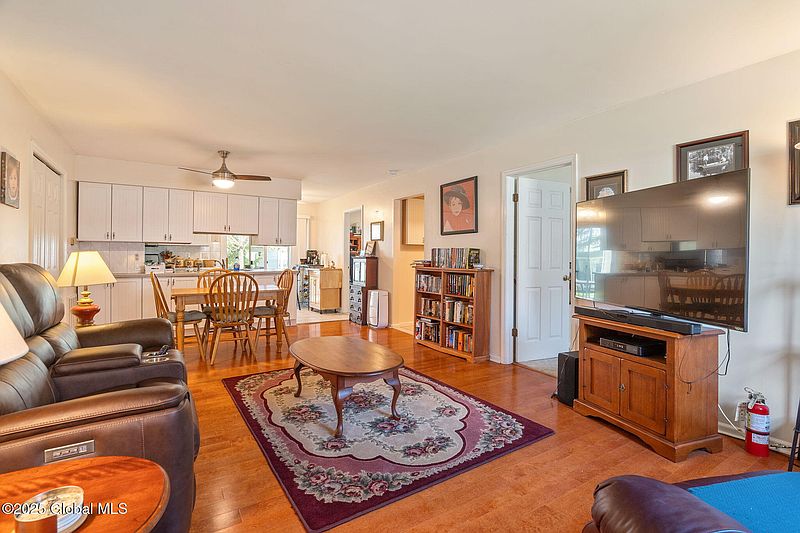 4th image of 144 Cedarview Lane