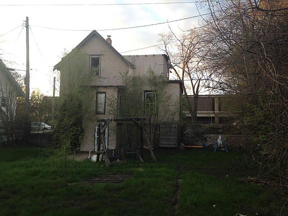 4th image of 1911 32nd St E