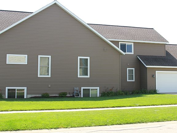 3rd image of 39 Knollwood Pkwy