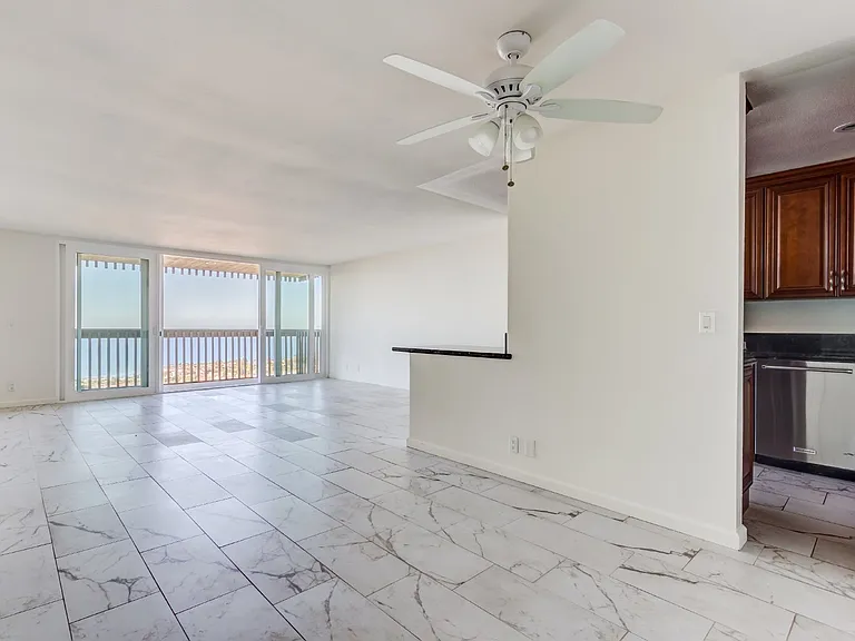 6542 Ocean Crest Dr #C204 — Photo 7