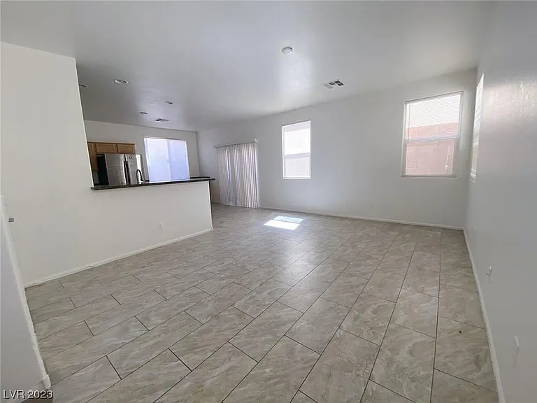 7471 Nicklin St — Photo 4