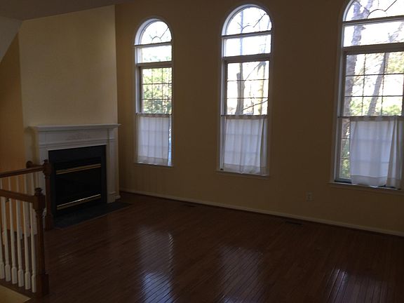 5th image of 2420 Garnett Dr