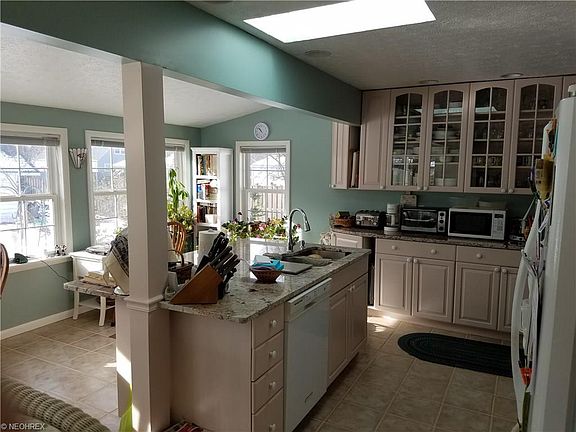 5th image of 649 Sherrie Ln
