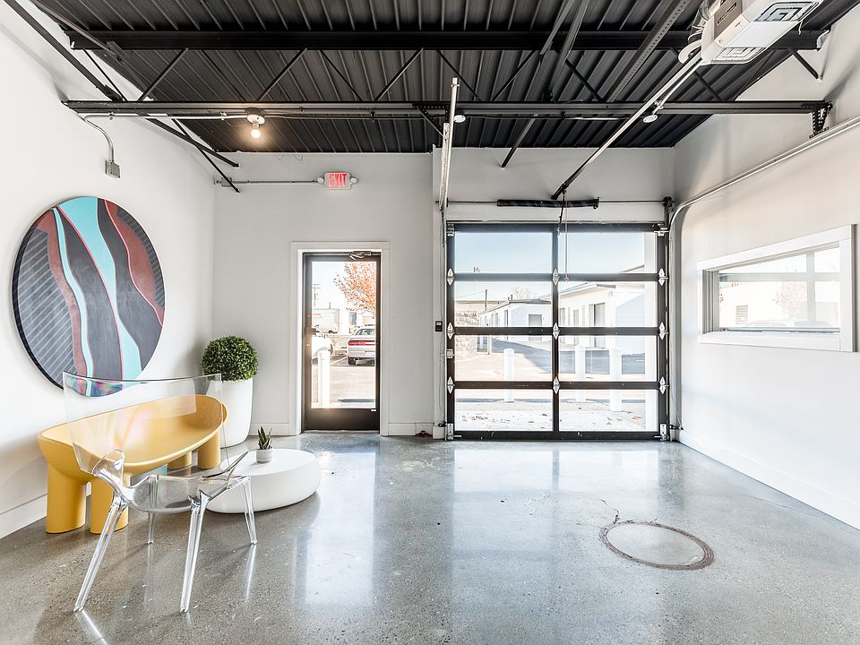 front lobby/ waiting area