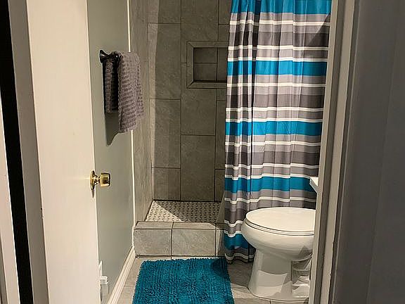 Guest bathroom 