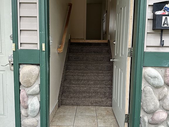 Entry, This is the upstairs Unit, This unit goes down the left side. I will update images when I can.