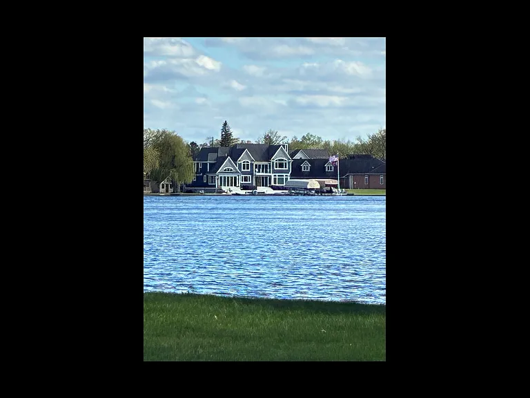 N Vanstone Dr — Photo 19