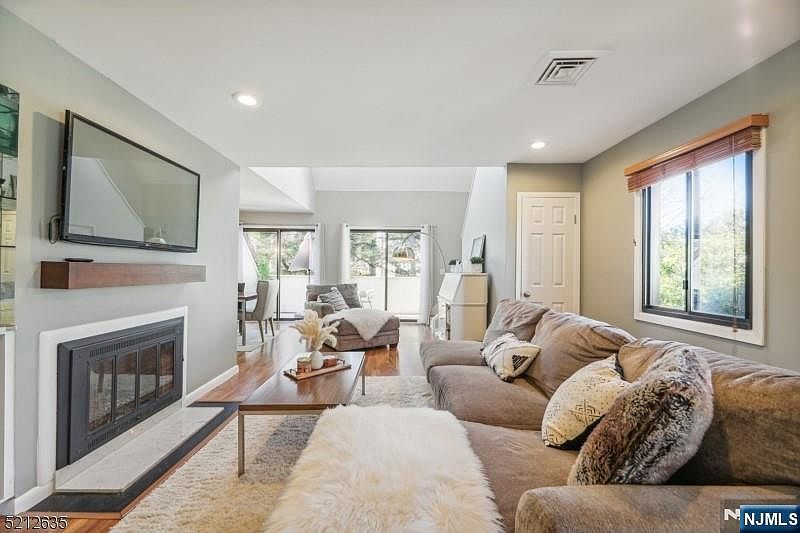1st image of 34 Cerone Ct