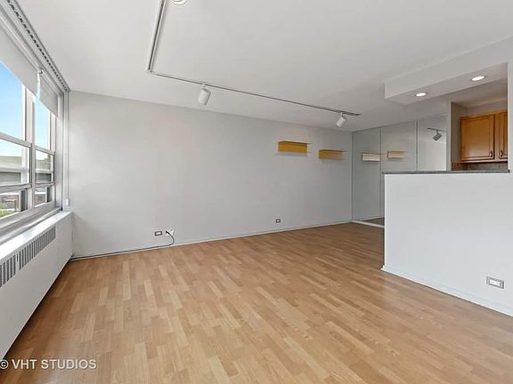 4th image of 3950 N Lake Shore Dr APT 621D
