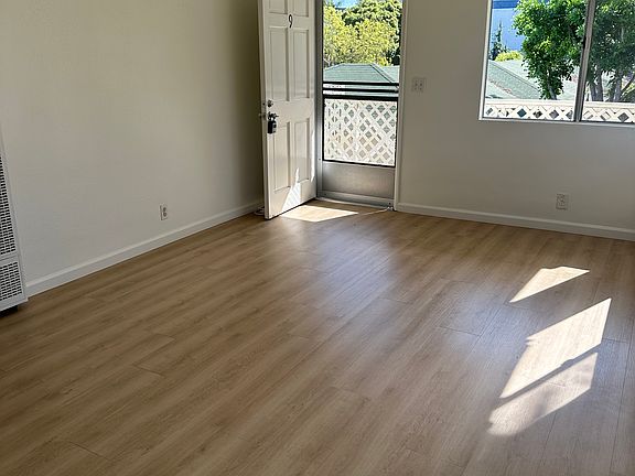 3rd image of 901 Euclid St APT 9