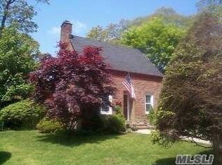 114 Saint Marks Ln, Islip, NY 11751