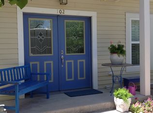 102 E Golden Ln, Fairfield, IA 52556