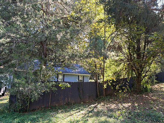 2nd image of 140 Valley Rd