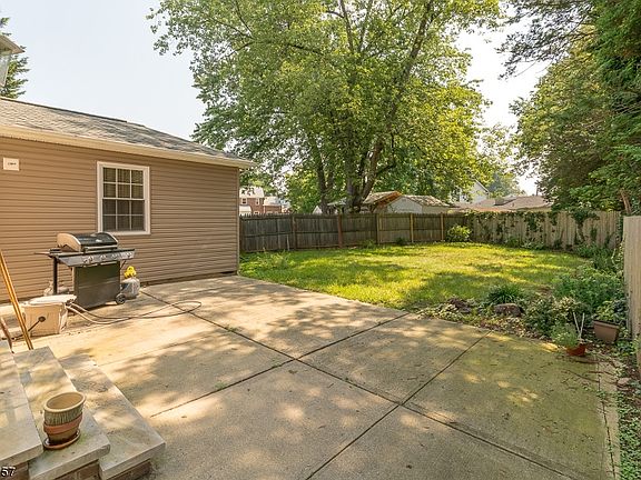 4th image of 1198-1202 Magie Ave