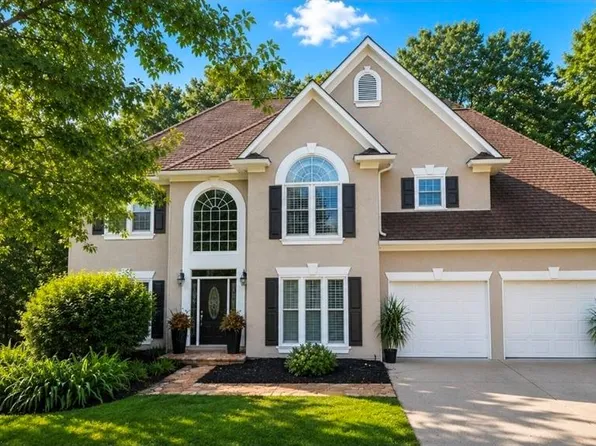 726 Whisper Wind Ct, Woodstock, GA 30189