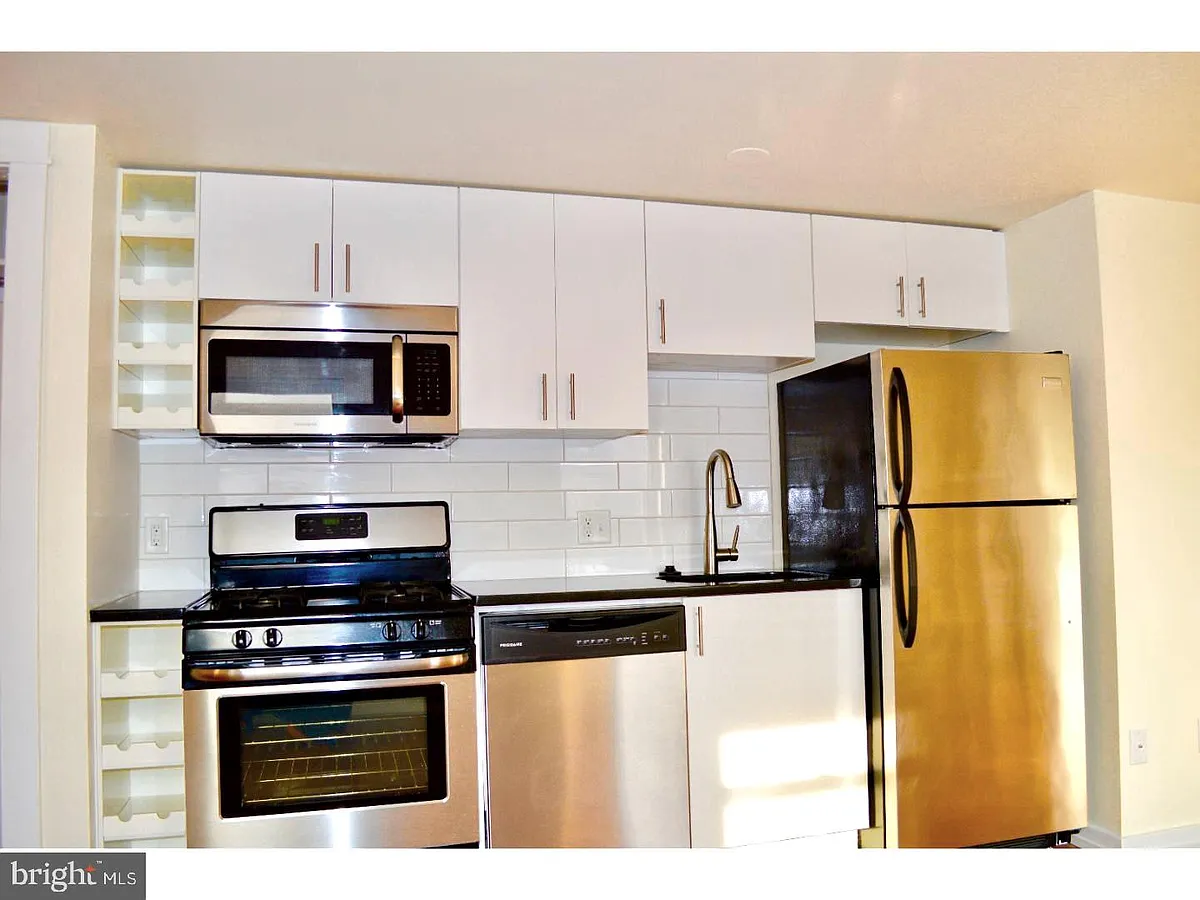Building Photo - 415 S Broad St #1R