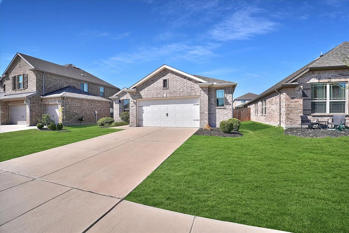 3 bed, 1684 sqft, $2,300 — Photo 1