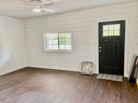 3rd image of 1014 N Rockton Ave