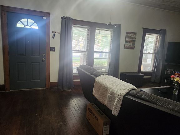 2nd image of 118 W 4th St