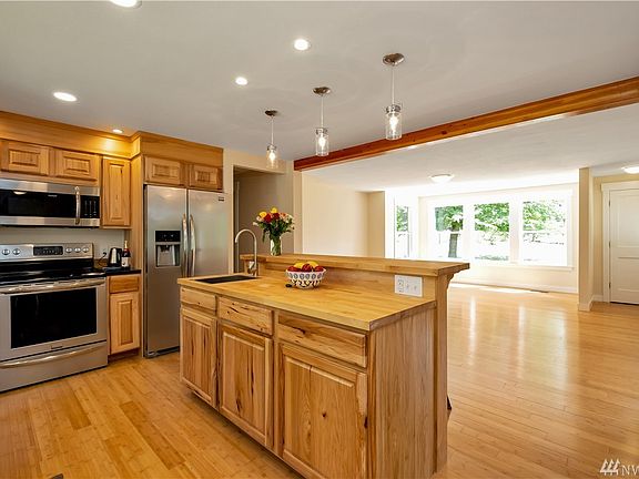 5th image of 26700 NE Kennedy Dr