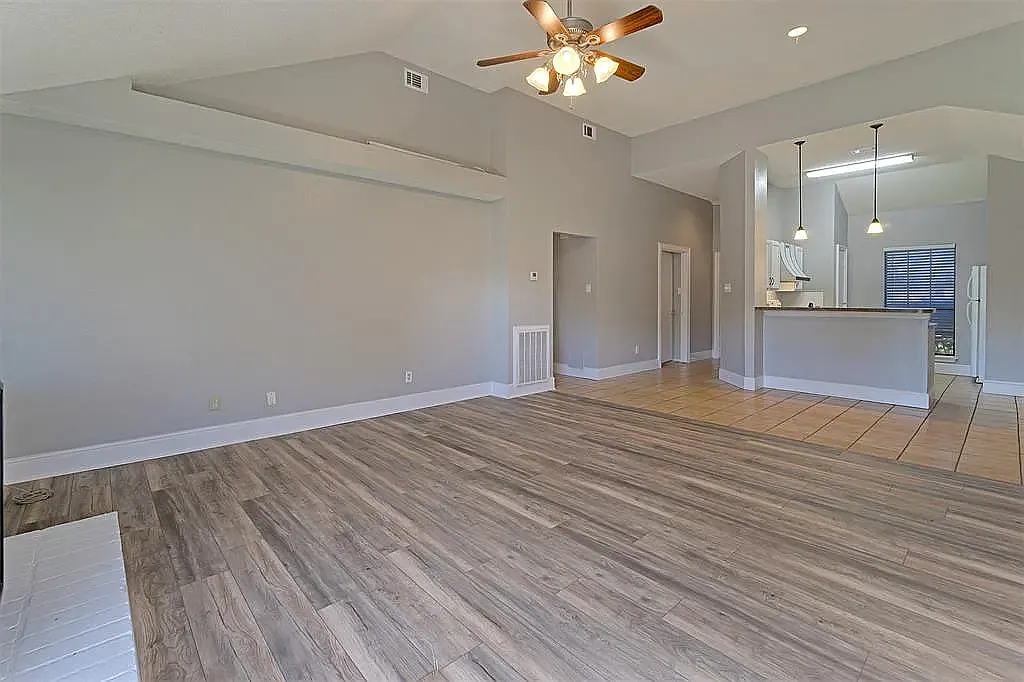 3 bed, 1361 sqft, $2,000 — Photo 3