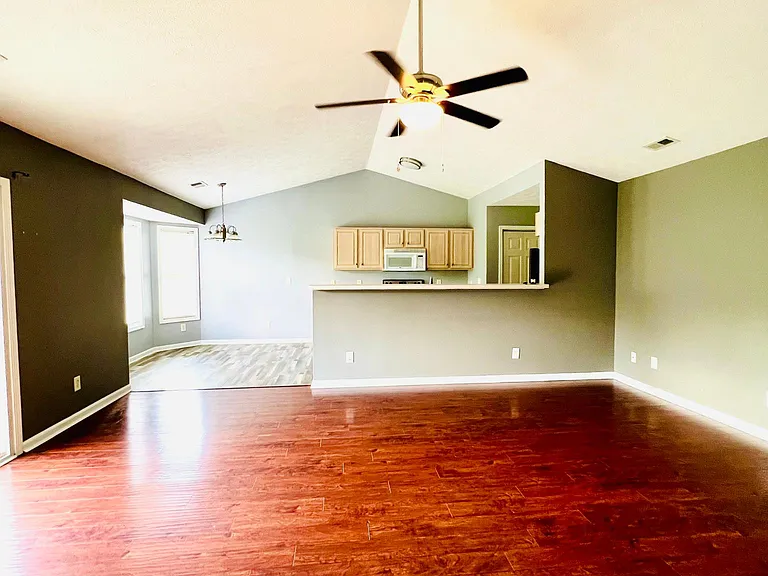 469 W Perry Rd — Photo 13