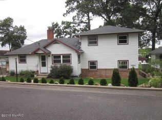 23202 S Shore Dr, Edwardsburg, MI 49112