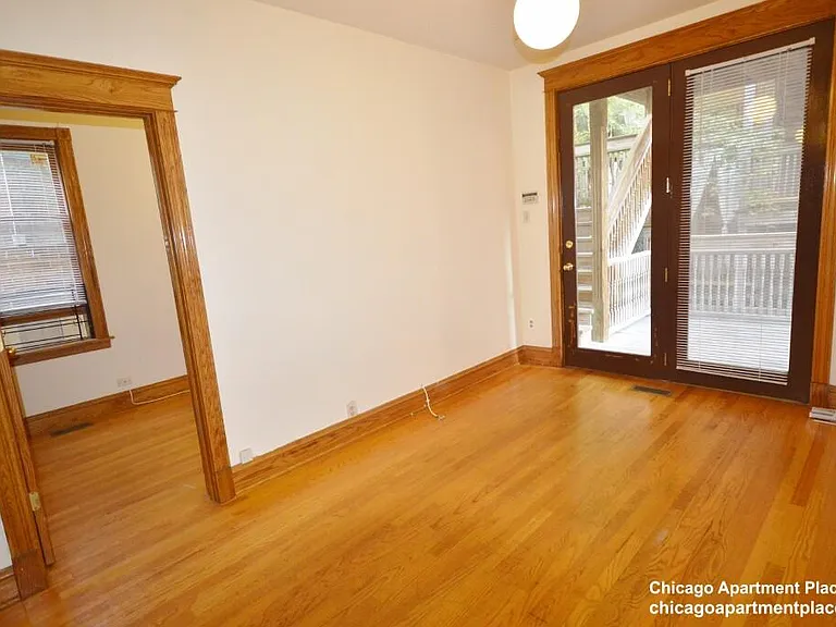 638 W Drummond Pl #1R — Photo 2