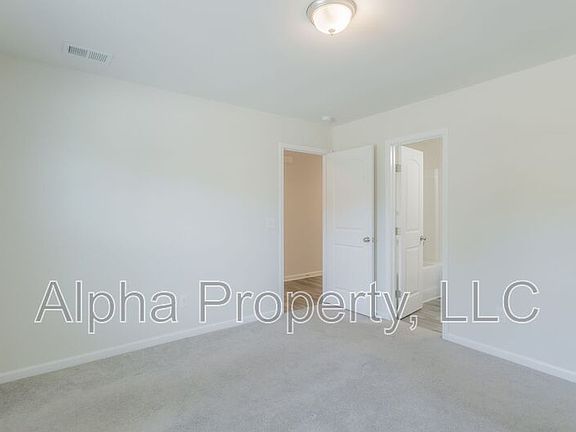 5th image of 304 Long Grove Ln