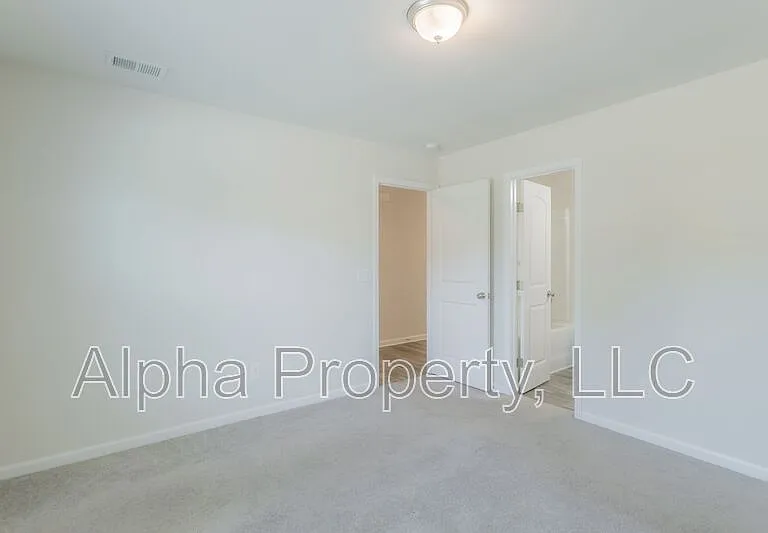 304 Long Grove Ln — Photo 5