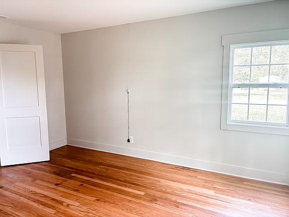 3rd image of 400 Circle Dr #1
