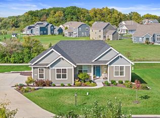 8280 W Mourning Dove Ct, Mequon, WI 53097