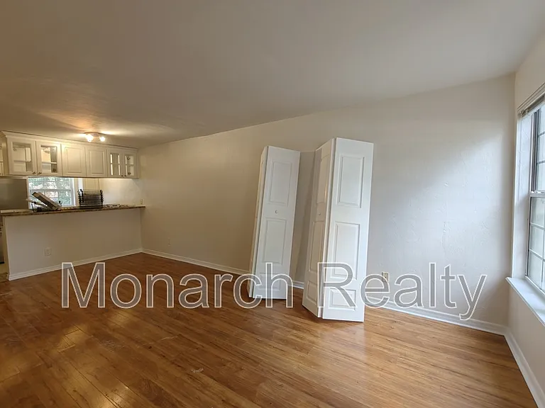 620 SW 10th Ln #4 — Photo 1