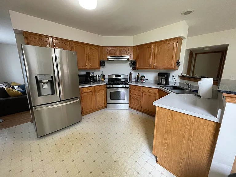 1456 Lancaster Ct — Photo 2