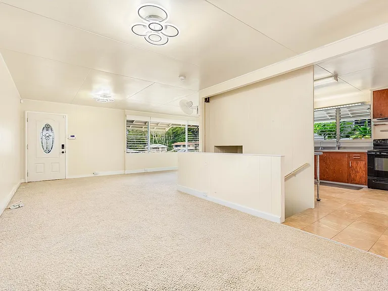 2559 Peter St — Photo 2