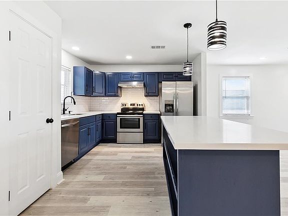 5th image of 3837 Redbud Ln