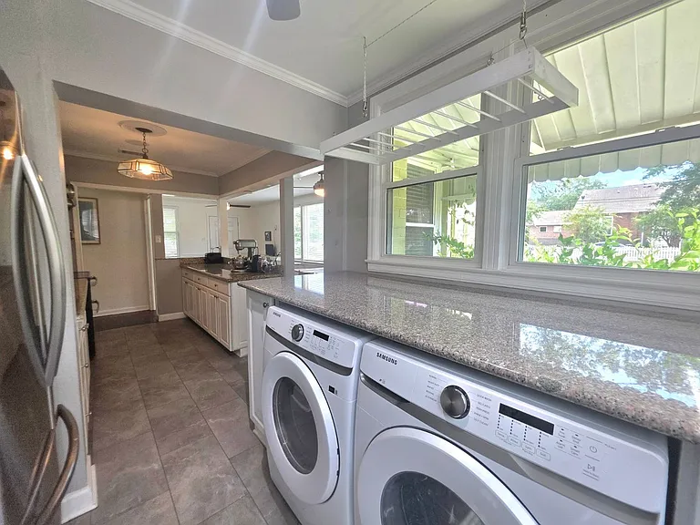 1010 E Maxwell St — Photo 10