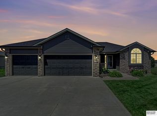2415 E 15th St, York, NE 68467